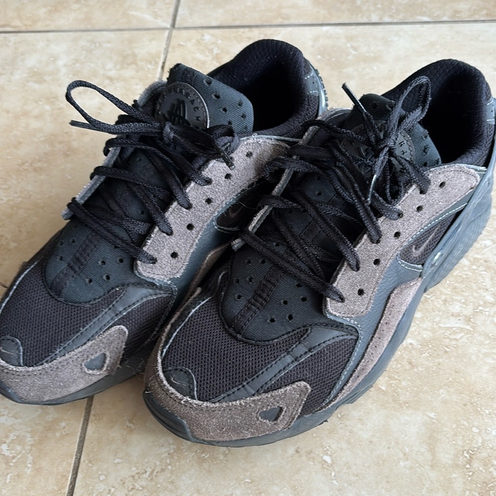 Nike Huarache Run Low EUC‎ Kids/Youth